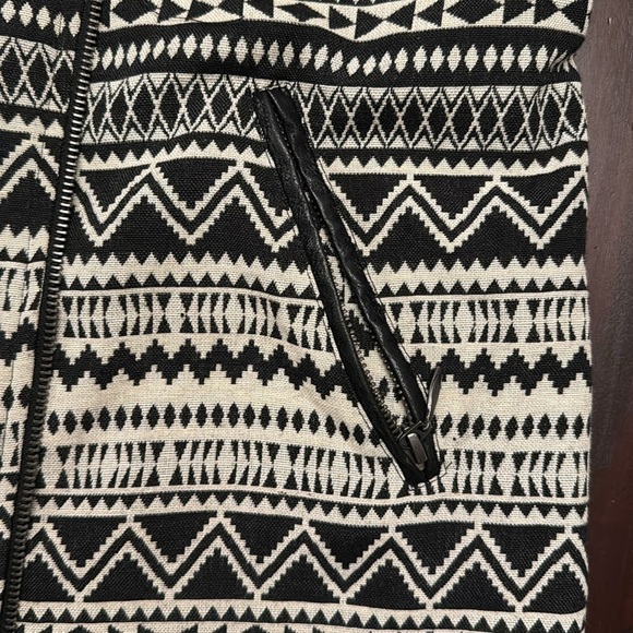 Multiples black and cream western print faux leather accents vest size XL - Picture 2 of 4